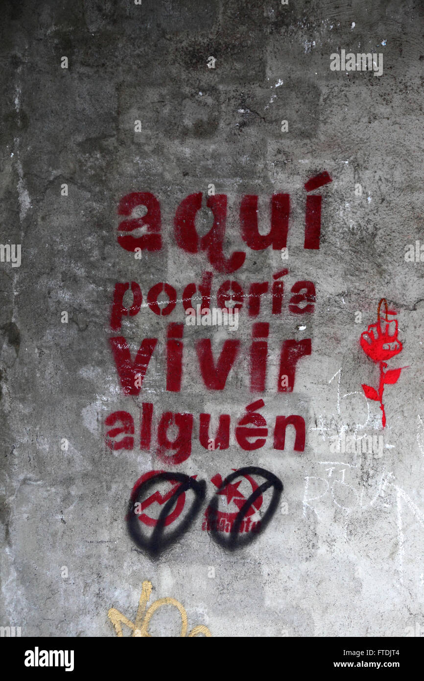 Jemand könnte hier leben Protest Graffiti an der verlassenen Gebäude, Vigo, Galizien, Spanien Stockfoto