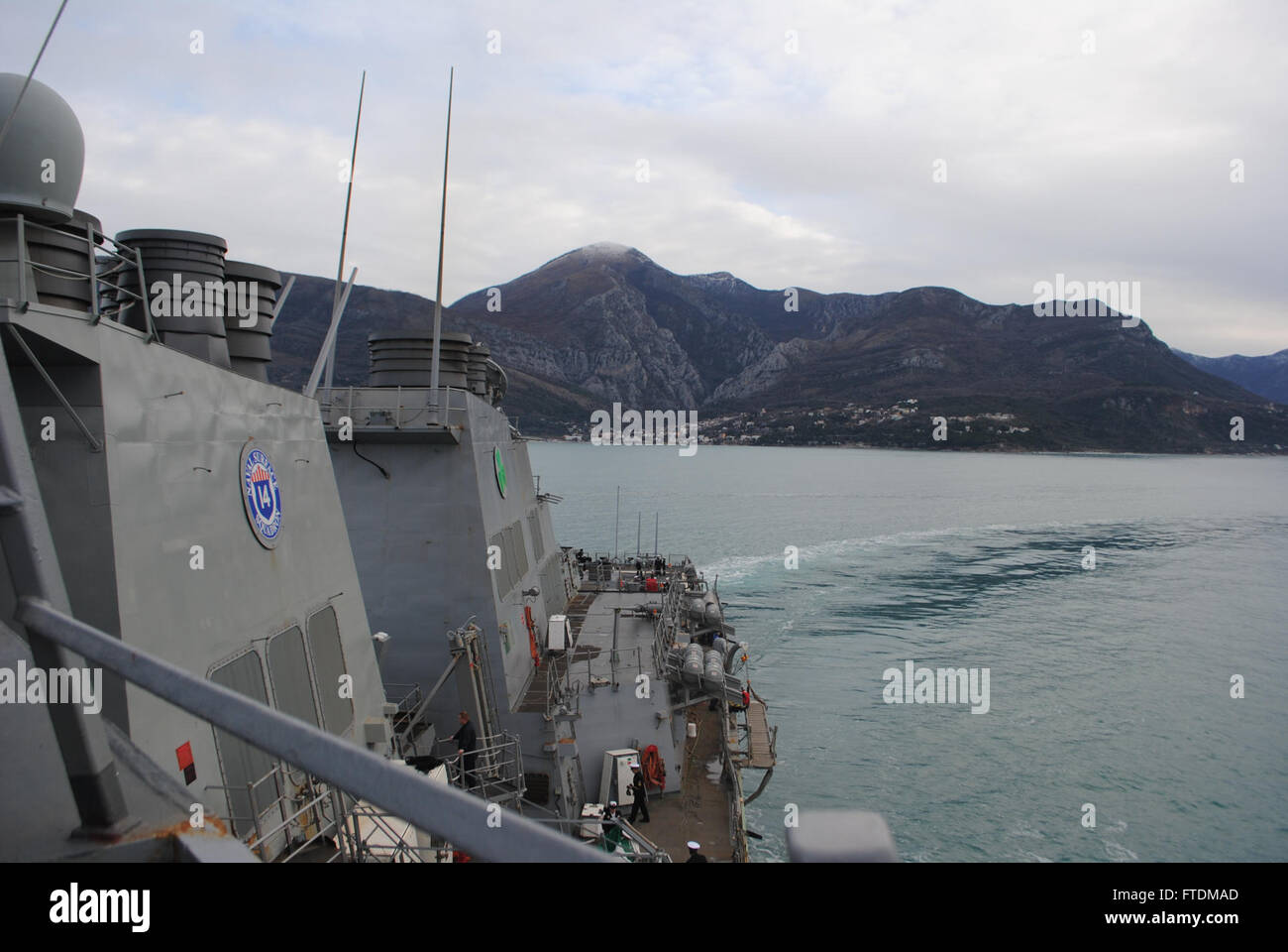 Die USS The Sullivans (DDG-68) kommt am 12. Februar 2016 in Bar, Montenegro, an. Der Arleigh-Burke-Klasse-Raketenzerstörer wird zur Unterstützung der nationalen Sicherheitsinteressen der USA im Einsatzgebiet der 6. US-Flotte in Europa eingesetzt. Stockfoto
