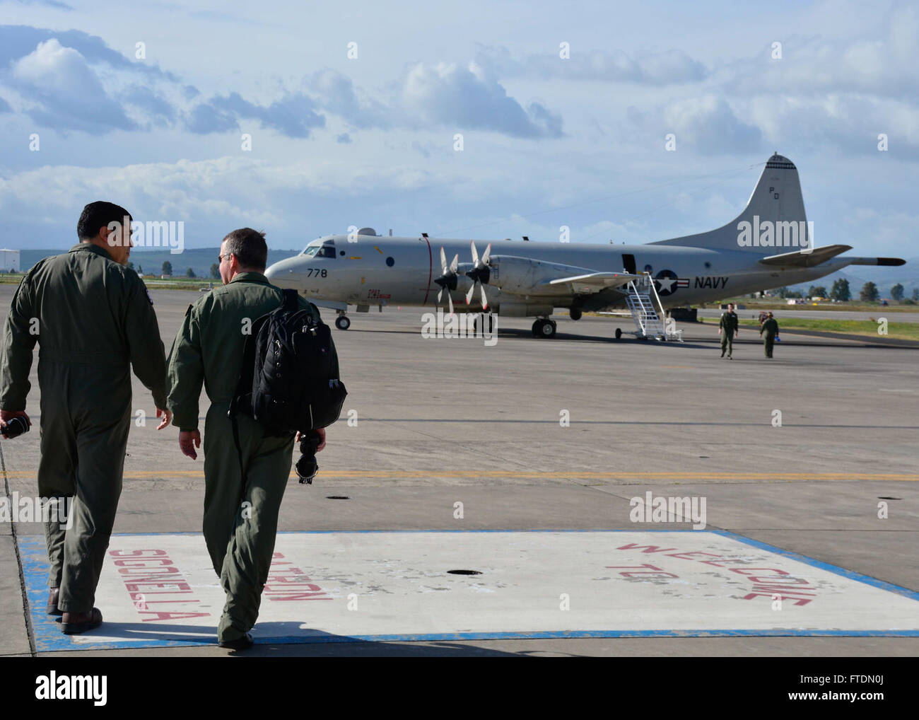 Navy ship and u boat Fotos und Bildmaterial in hoher Auflösung Alamy
