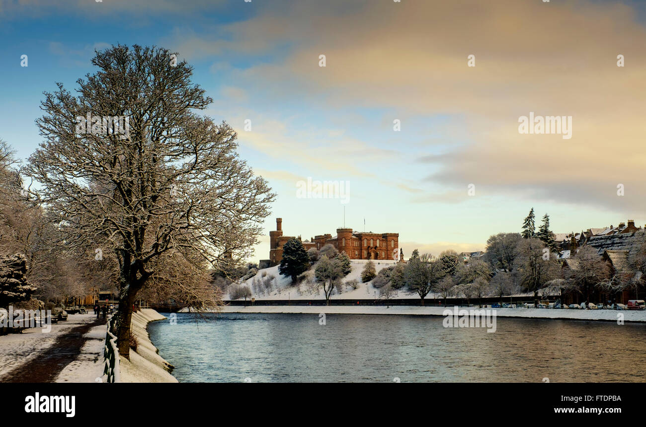 Inverness Castle im Winter mit einer Prise Schnee Stockfoto