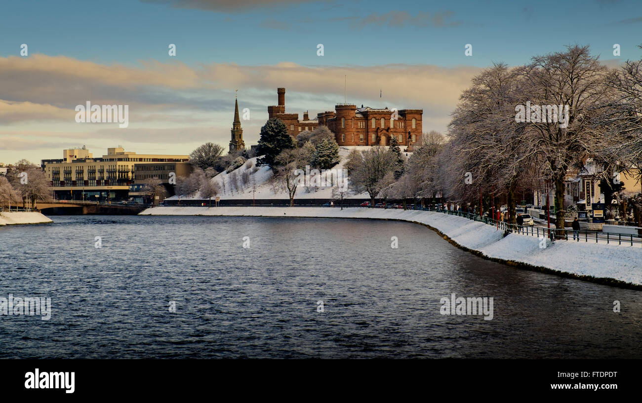 Der River Ness und Inverness Castle im winter Stockfoto