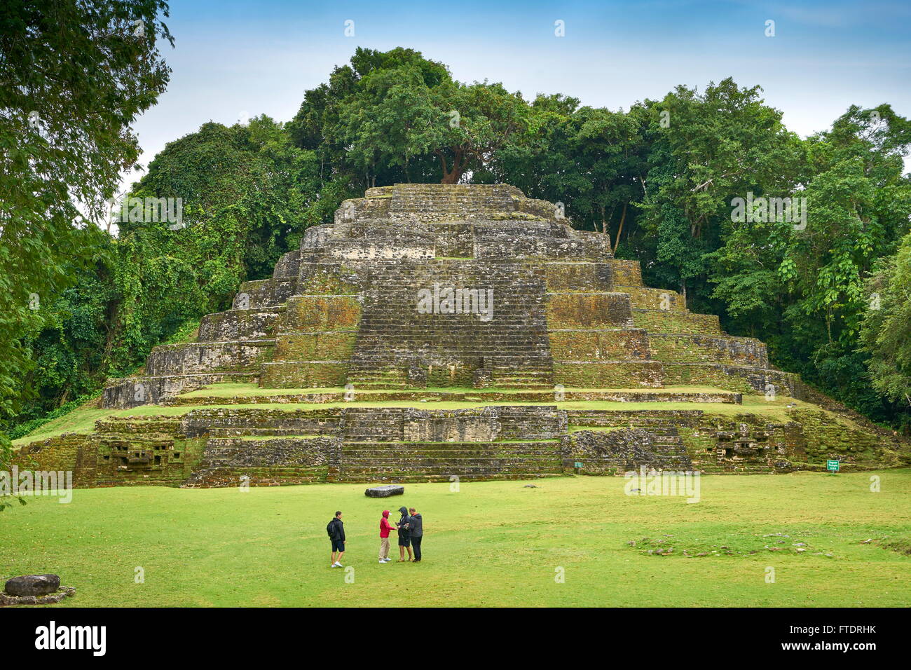 Belize - Jaguar-Tempel in Lamanai, Maya-Ruinen Stockfoto