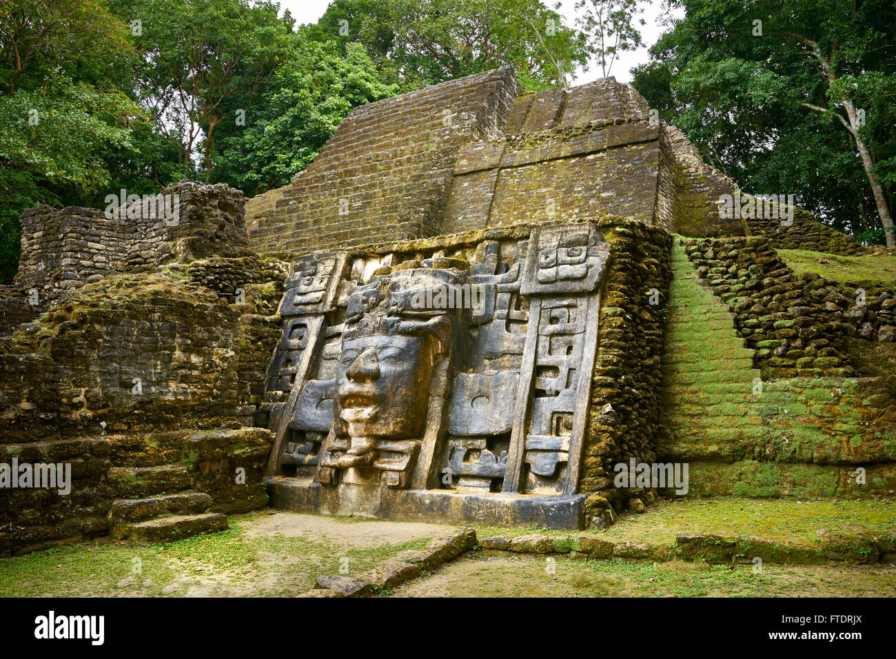 Maske-Tempel, alte Maya-Ruinen, Lamanai, Belize Stockfoto