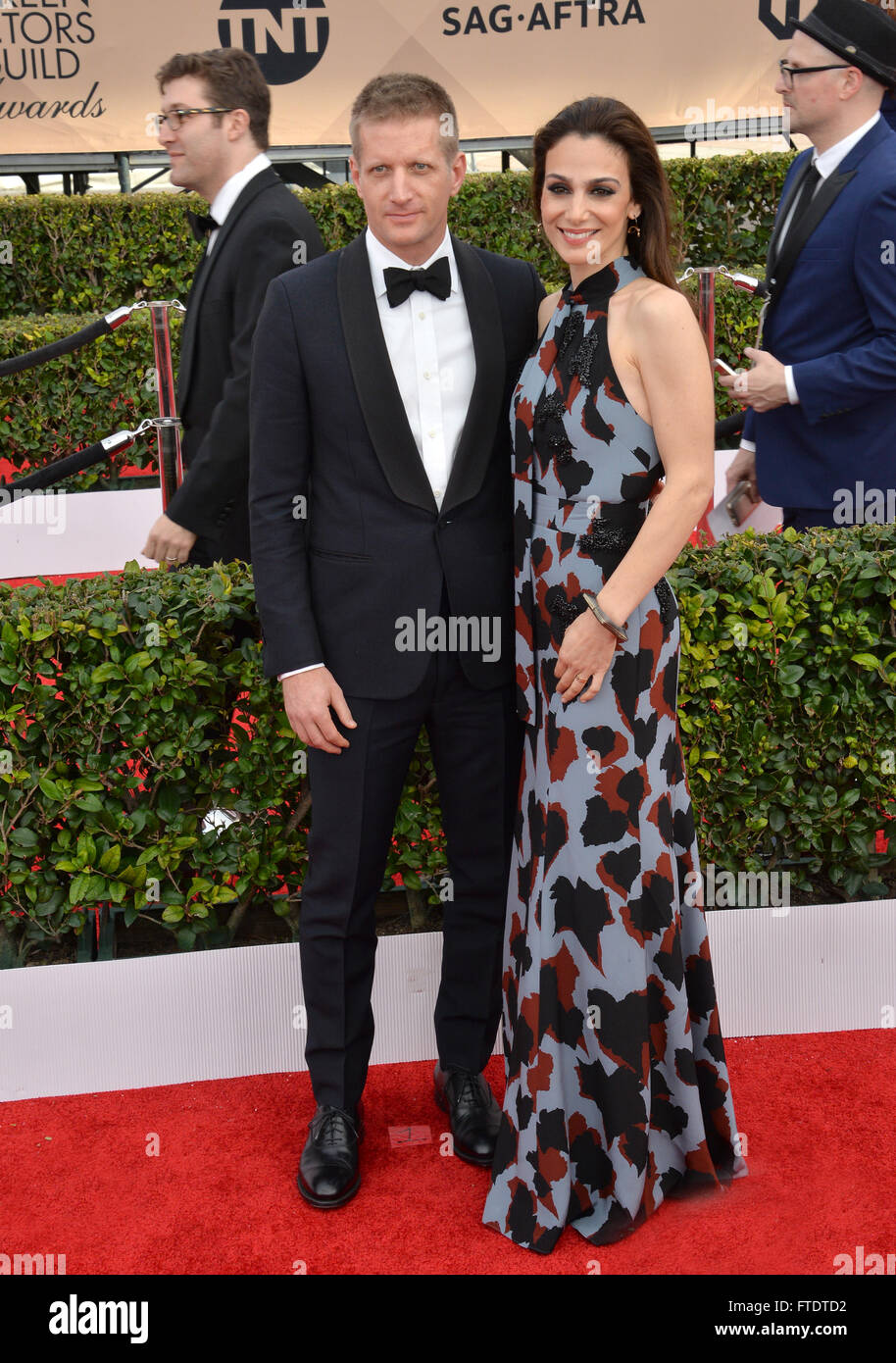 LOS ANGELES, CA - 30. Januar 2016: Paul Sparks & Annie Parisse auf der 22. Awards Annual Screen Actors Guild im Shrine Auditorium. © Featureflash Stockfoto