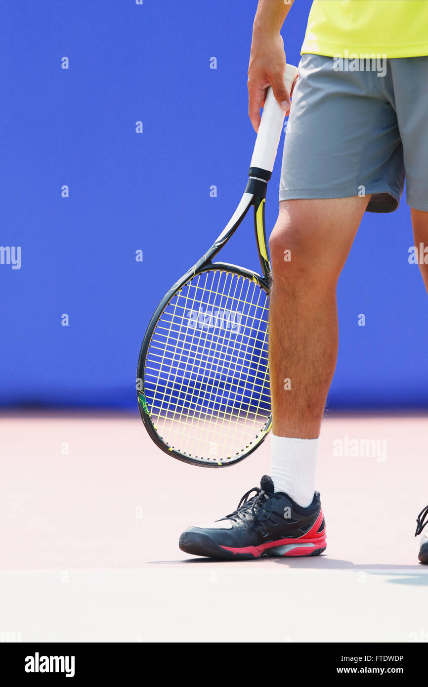 Junge japanische Tennisspielerin in Aktion Stockfoto