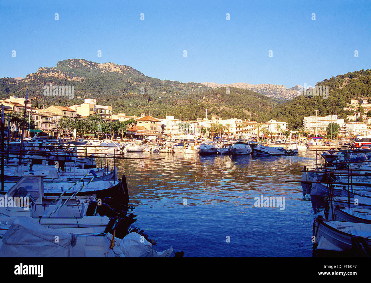 Übersicht. Port de Soller, Mallorca Insel, Balearen, Spanien. Stockfoto