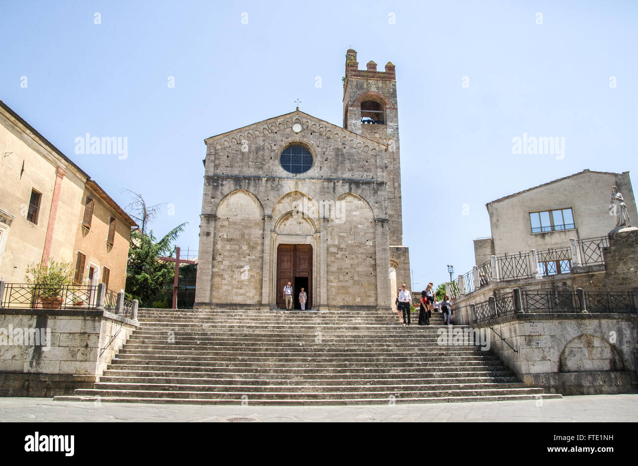 Asciano, Siena - lange große Treppe Kirche von Sant Agata Stockfoto