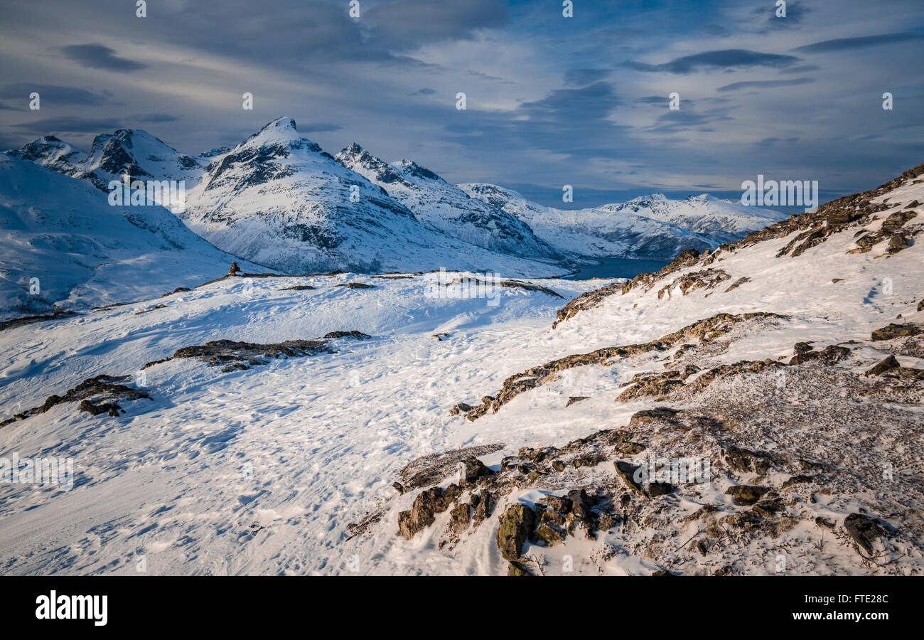 Blick Richtung Store Blamann aus Rodtinden, Kvaloya, Troms Nordnorwegen Stockfoto