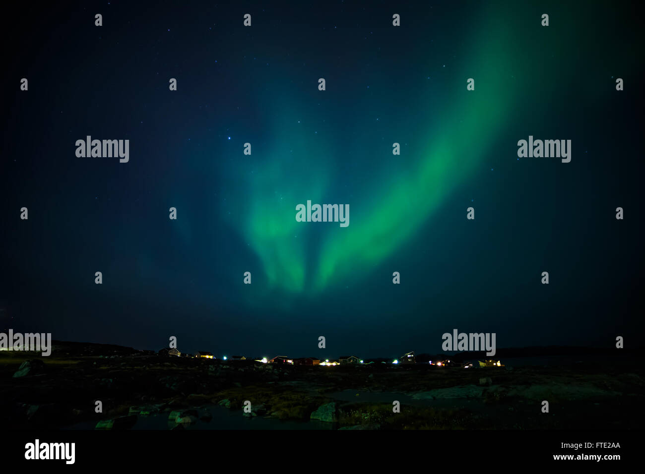Aurora Borealis Phänomen, grüne Nordlicht über Stadt Nuuk, Grönland, Oktober 2015 Stockfoto
