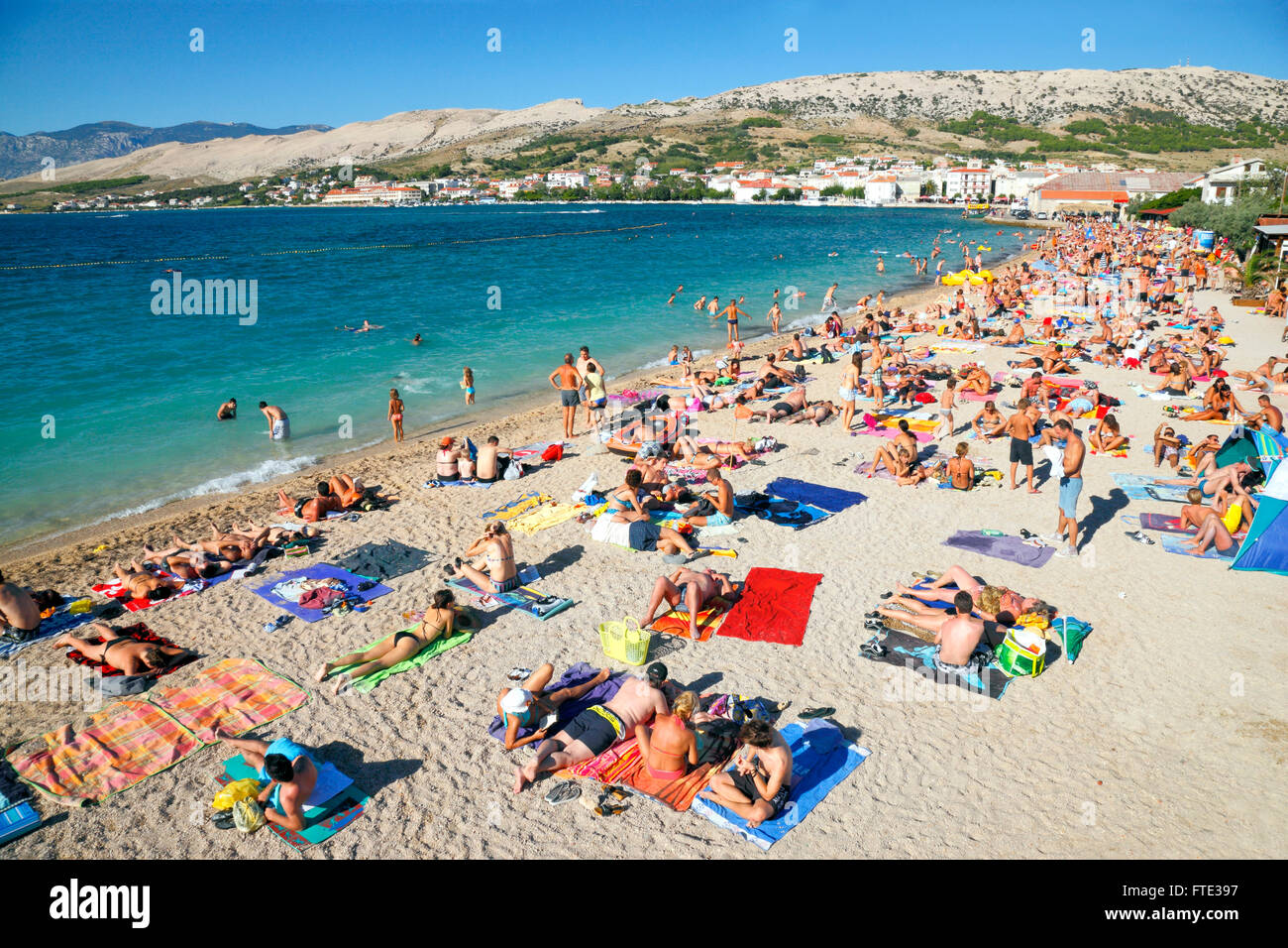 Pag-Strand. Strand in der Nähe von alte Stadt Pag, Kroatien Stockfoto