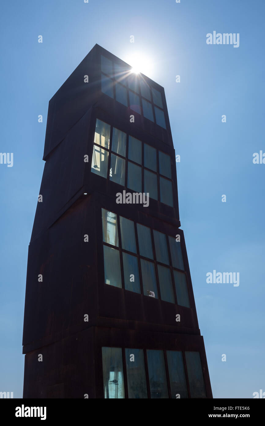 Estel Ferit Skulptur von Rebecca Horn, Strand von Barceloneta, Barcelona, Spanien Stockfoto