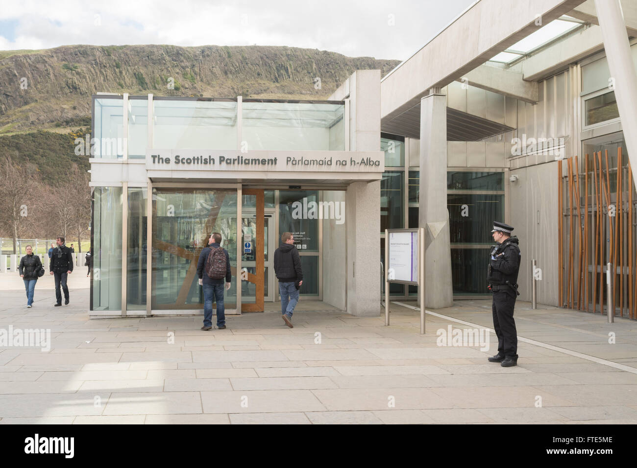 Holyrood - das schottische Parlament Gebäude Besucher Eingang für das Publikum im Holyrood Park, Edinburgh, Scotland, UK Stockfoto