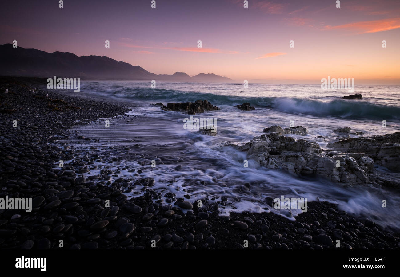 Sonnenaufgang über der Küste in Kaikoura Stockfoto