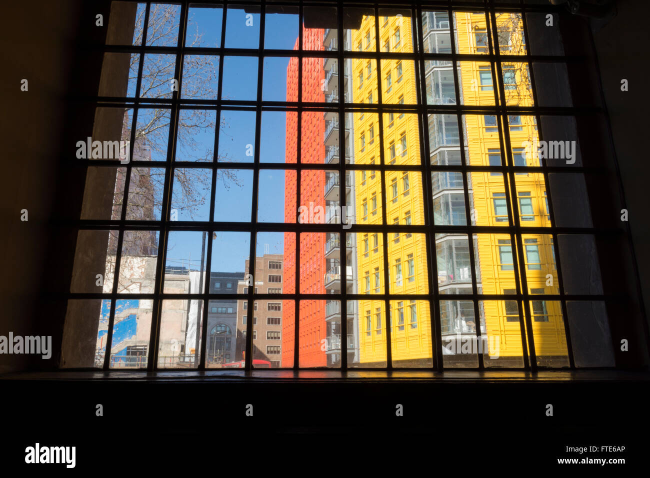 Central Saint Giles Entwicklung von Renzo Piano, genommen von St Giles-in-the-Fields Kirche, London, Camden, Vereinigtes Königreich Stockfoto