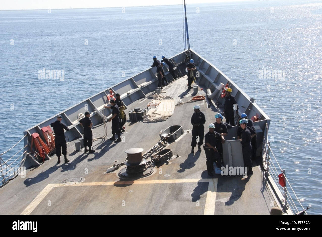 140809-N-KT328-003 mediterran (8. August 2014) - besuchen Sie die geführte Raketen Fregatte USS Samuel B. Roberts (FFG-58) Transite in Richtung Rhodos, Griechenland für einen geplanten Hafen. Samuel B. Roberts, in Mayport, Florida, Gridley führt Marinebetriebe in den USA 6. Flotte Bereich der Maßnahmen zur Erhöhung der Sicherheit der Vereinigten Staaten in Europa und Afrika interessiert. (Foto: U.S. Navy Ensign Evan Albright) Stockfoto