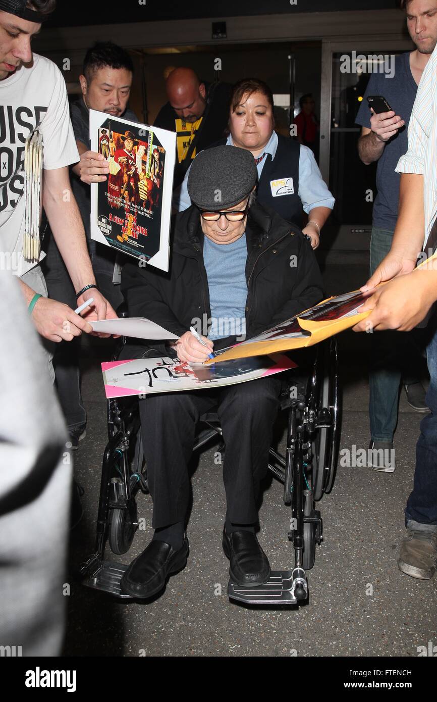 Ennio Morricone gesehen durch Autogramm Sammler am LAX Flughafen überschwemmt Featuring: Ennio Morricone wo: Los Angeles, California, Vereinigte Staaten von Amerika bei: 26. Februar 2016 Stockfoto