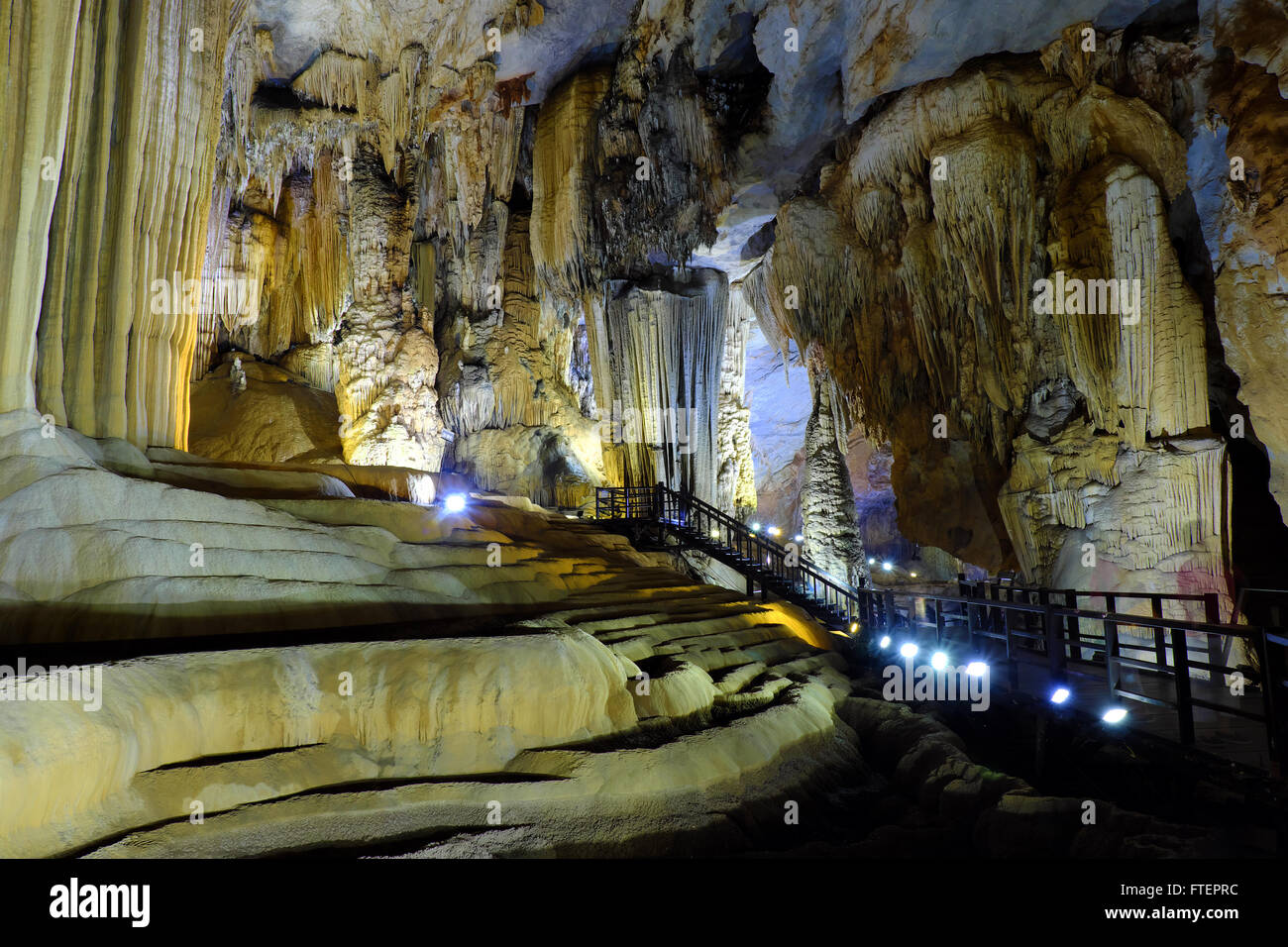 Paradise cave, eine erstaunliche, wunderbare Höhle bei Bo Trach, Quang Binh, Vietnam, unterirdische schöner Platz für die Reise Stockfoto