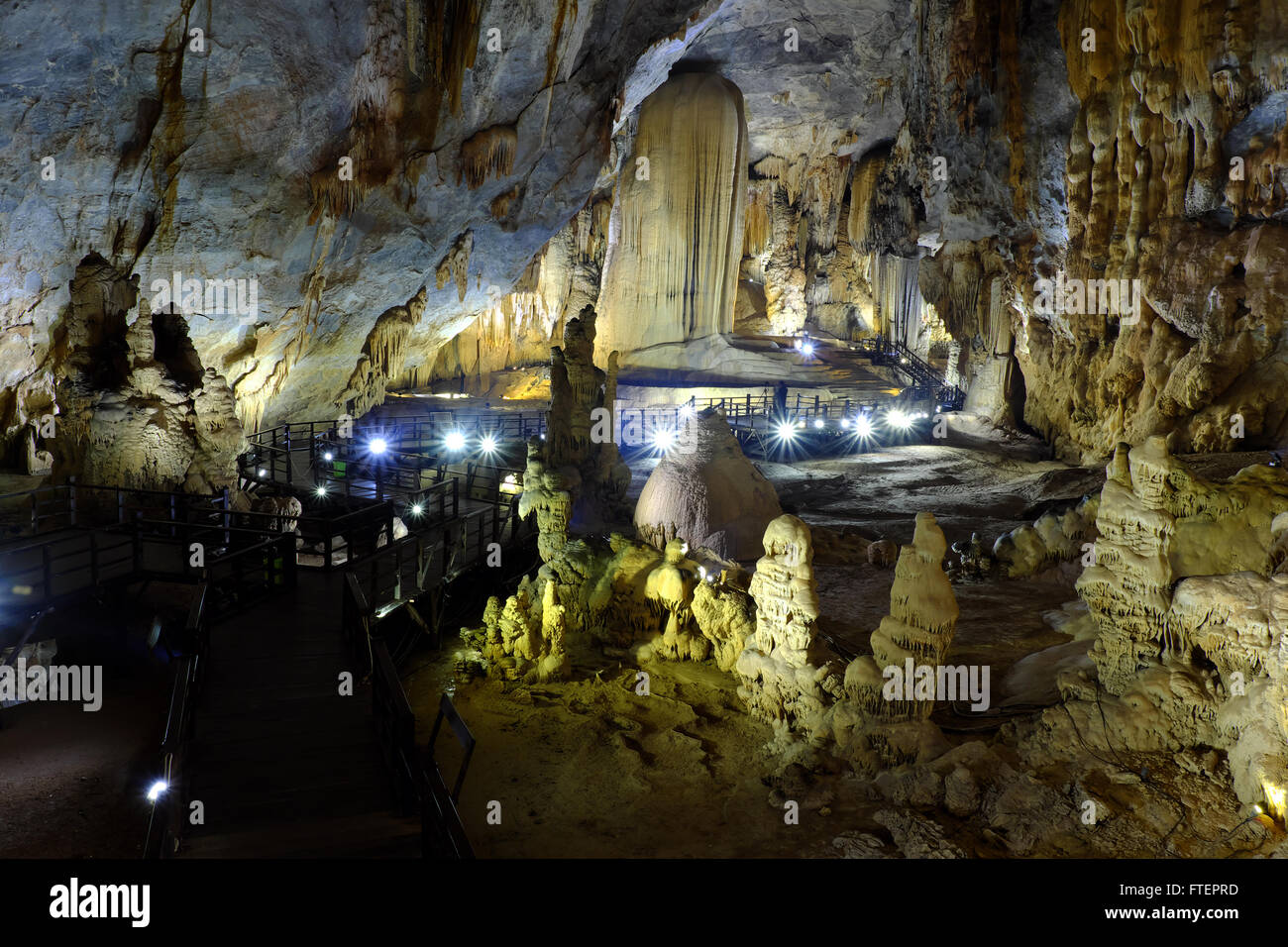 Paradise cave, eine erstaunliche, wunderbare Höhle am Bo Trach, Quang Binh, Vietnam, u-Bahn-wunderschönen Ort für Reisen, Erbe n Stockfoto