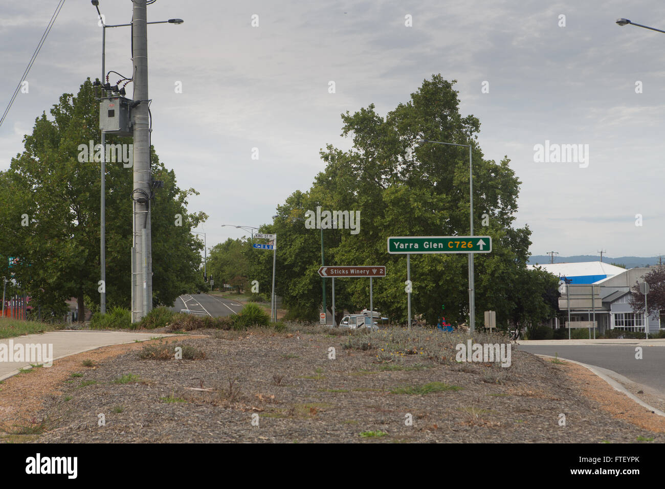 Südeingang Yara Glen, typisch australischen Kleinstadt. Stockfoto