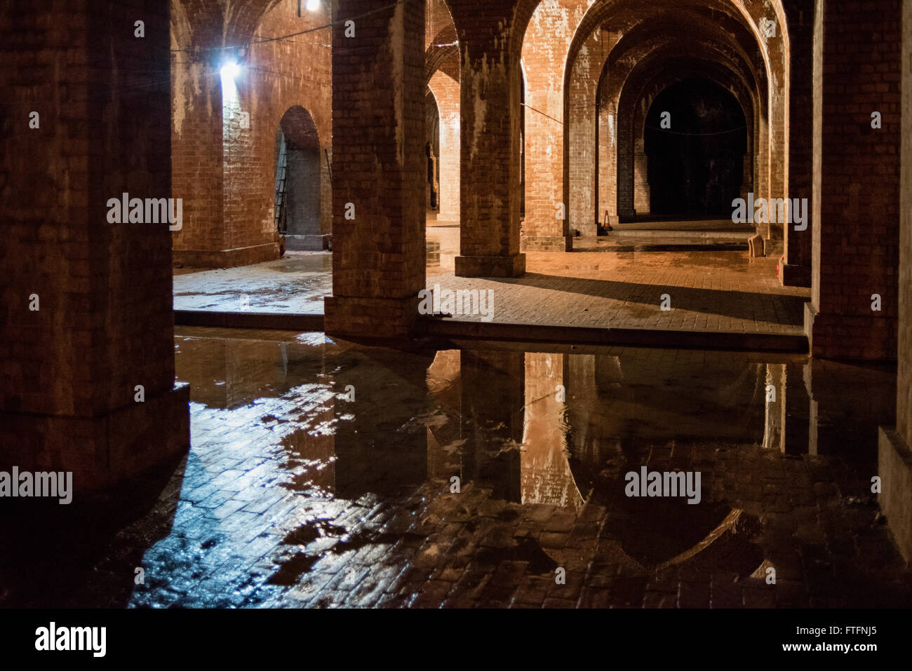 Fiel, Nottinghamshire, UK:28th März 2016.Pumping Station und u-Bahn 1879 Reservoir für die Öffentlichkeit und mit Volldampf für Ostern Feiertag geöffnet. Großbritanniens schönsten viktorianischen Wasserwerk und das einzige in den Midlands, als eine komplett funktionierende Wasserpumpstation bewahrt werden.  Papplewick Pumping Station entstand zwischen 1882 und 1884, die Wasserversorgung für die wachsende Stadt von Nottingham zu ergänzen. Im Hauptgebäude gibt es zwei massive Balken pumpende Motoren, dachte die letzte von der berühmten Firma James Watt & Co. Kredit gebaut sein: Ian Francis/Alamy Live News Stockfoto