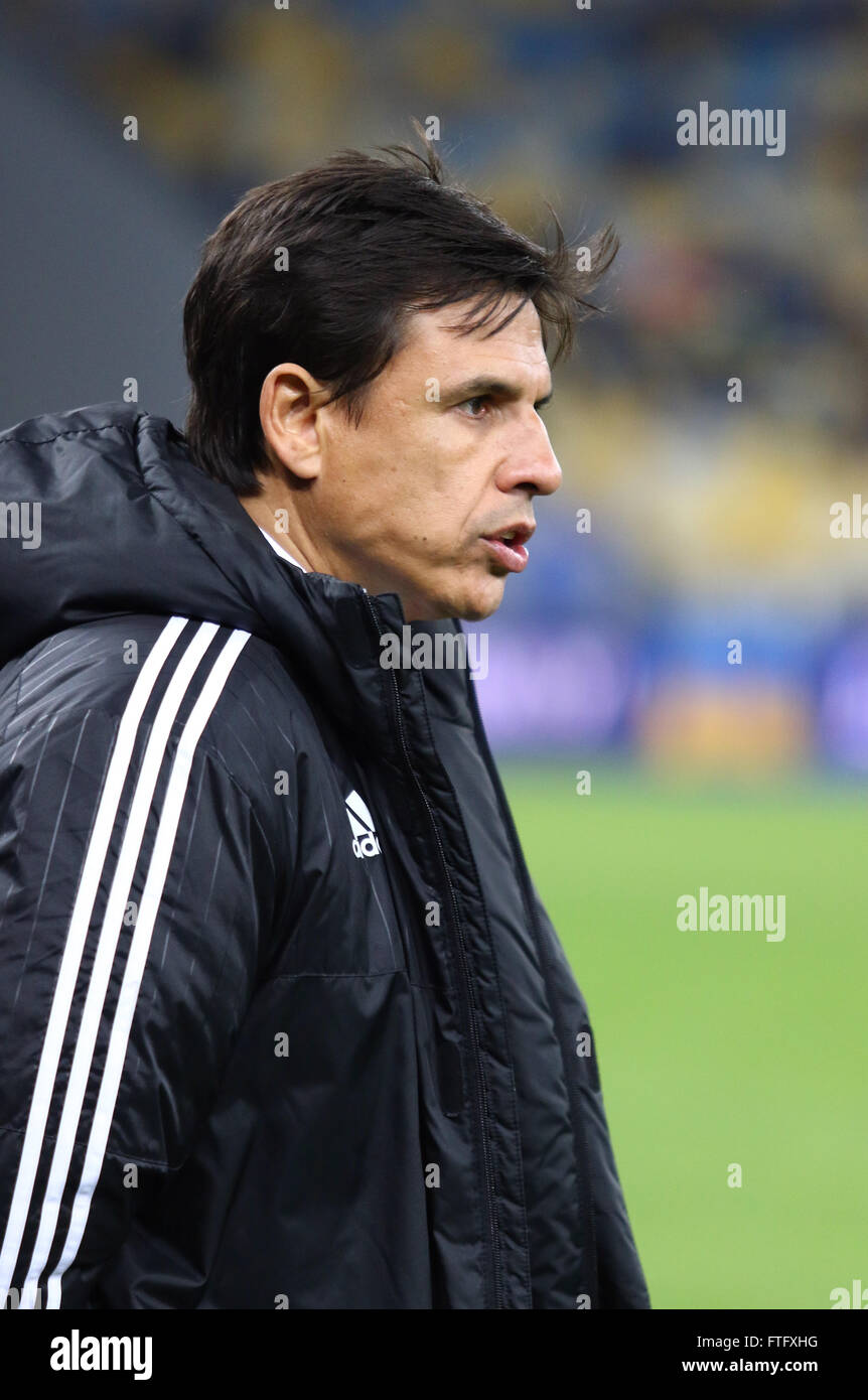 Kiew, Ukraine. 28. März 2016. Headcoach von Wales Fußball-Nationalmannschaft Chris Coleman blickt auf beim Freundschaftsspiel gegen die Ukraine im NSC Olympiastadion in Kiew, Ukraine. Bildnachweis: Oleksandr Prykhodko/Alamy Live-Nachrichten Stockfoto