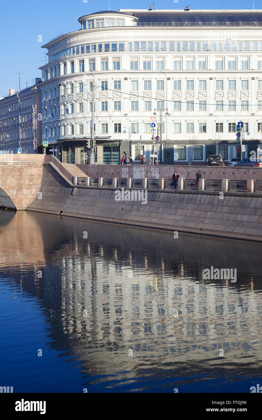 26.03.2016 Russland, Moskau. Eine Reihe von "Walking in Moskau. Moskau und Gesichter. " Abfluss Kanal Ansichten über "Moskvoretsky Brücke". R Stockfoto