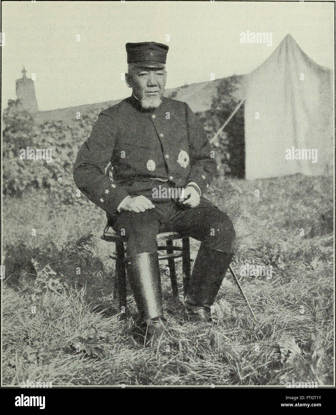 Eine Zeitschrift aus dem Jahr 1890, die aktuelle Ereignisse, Literatur und globale Entwicklungen überprüfte und eingehende Kritiken und Kommentare zu wichtigen Weltgeschehen gab. Stockfoto