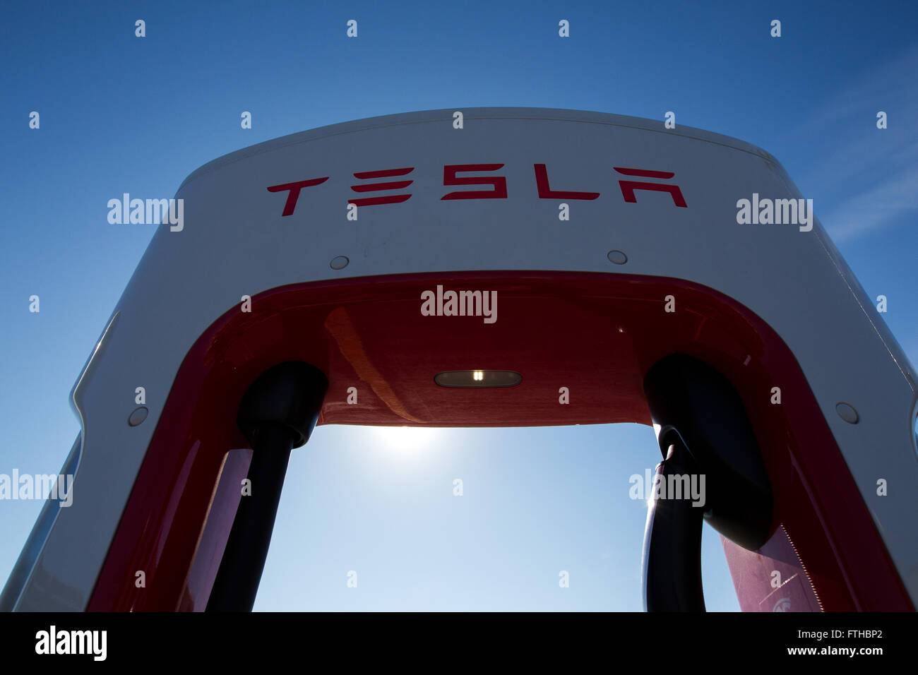 Tesla Motors aufladen Einheiten in Kings Cross Outlet Mall in in Kingston, Ontario, auf Dienstag, 3. November 2015. Stockfoto