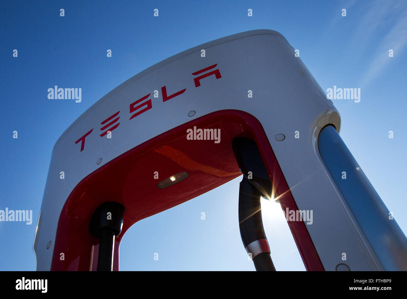 Tesla Motors aufladen Einheiten in Kings Cross Outlet Mall in in Kingston, Ontario, auf Dienstag, 3. November 2015. Stockfoto