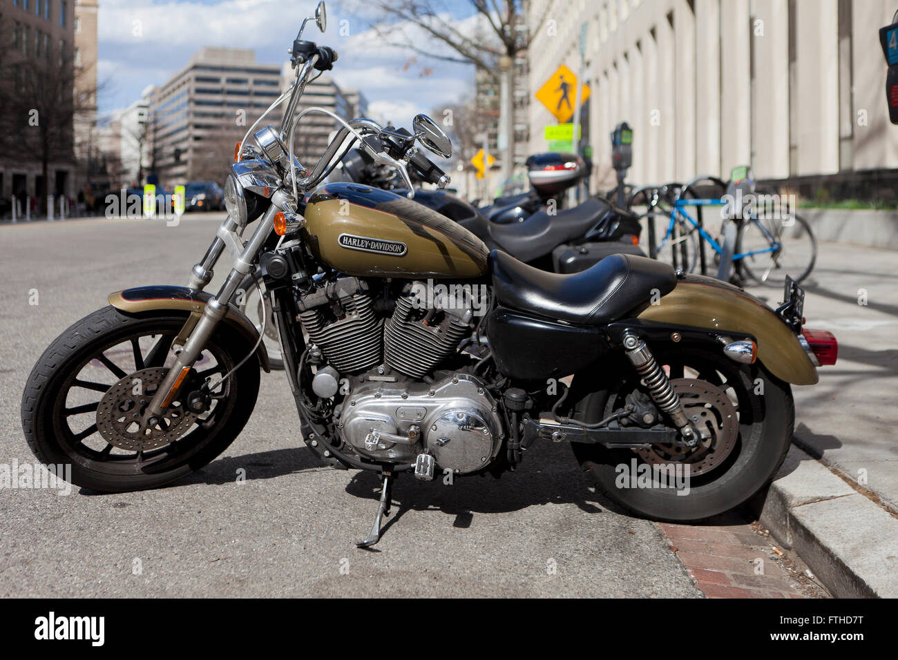 500ccm Harley Davidson Motorrad geparkt am Straßenrand - USA Stockfoto