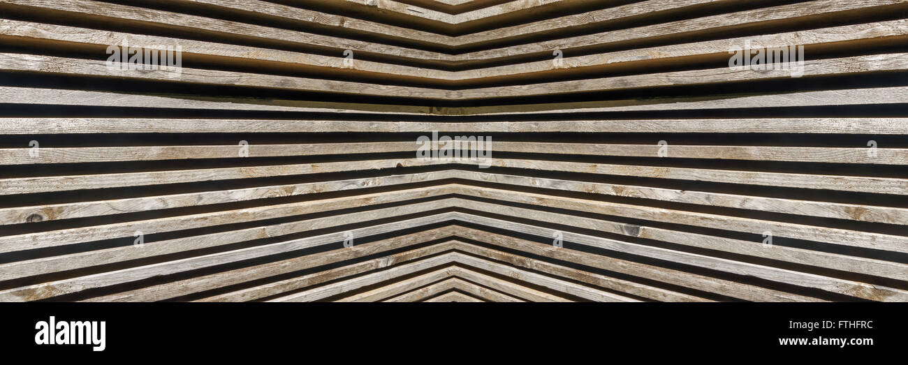 Panorama-Muster von gestapelten, symmetrische Holzbrettern Stockfoto