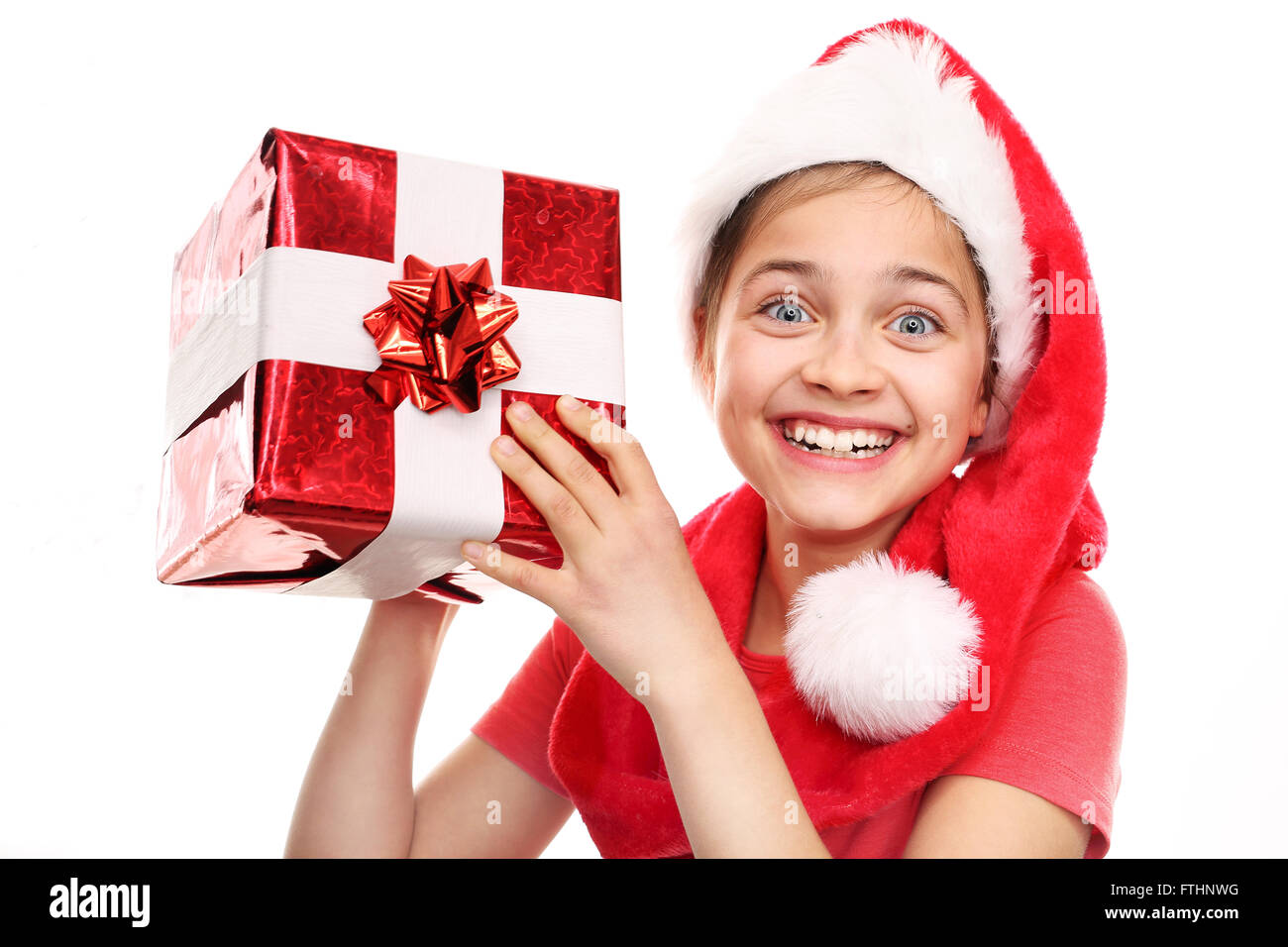 Weihnachten-Träume, magische Weihnachtszeit. Glückliches Kind in der Kappe des St. Nikolaus von verpackten Geschenk Stockfoto