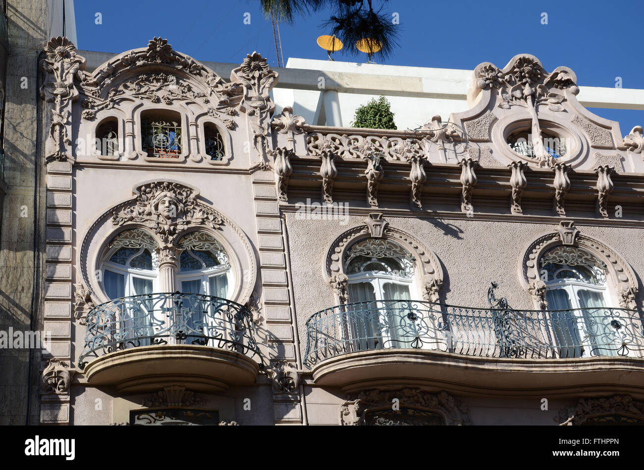 Fassade der Clinica Baviera, Gran Vía Marqués del Turia, Valencia, Spanien Stockfoto