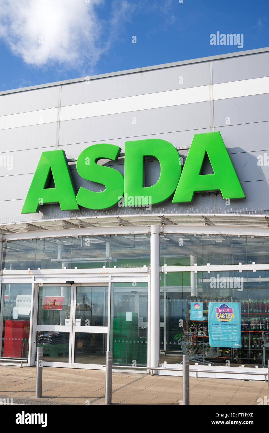 Eingang der ASDA Supermarkt in Seaham, Nord-Ost-England, UK Stockfoto