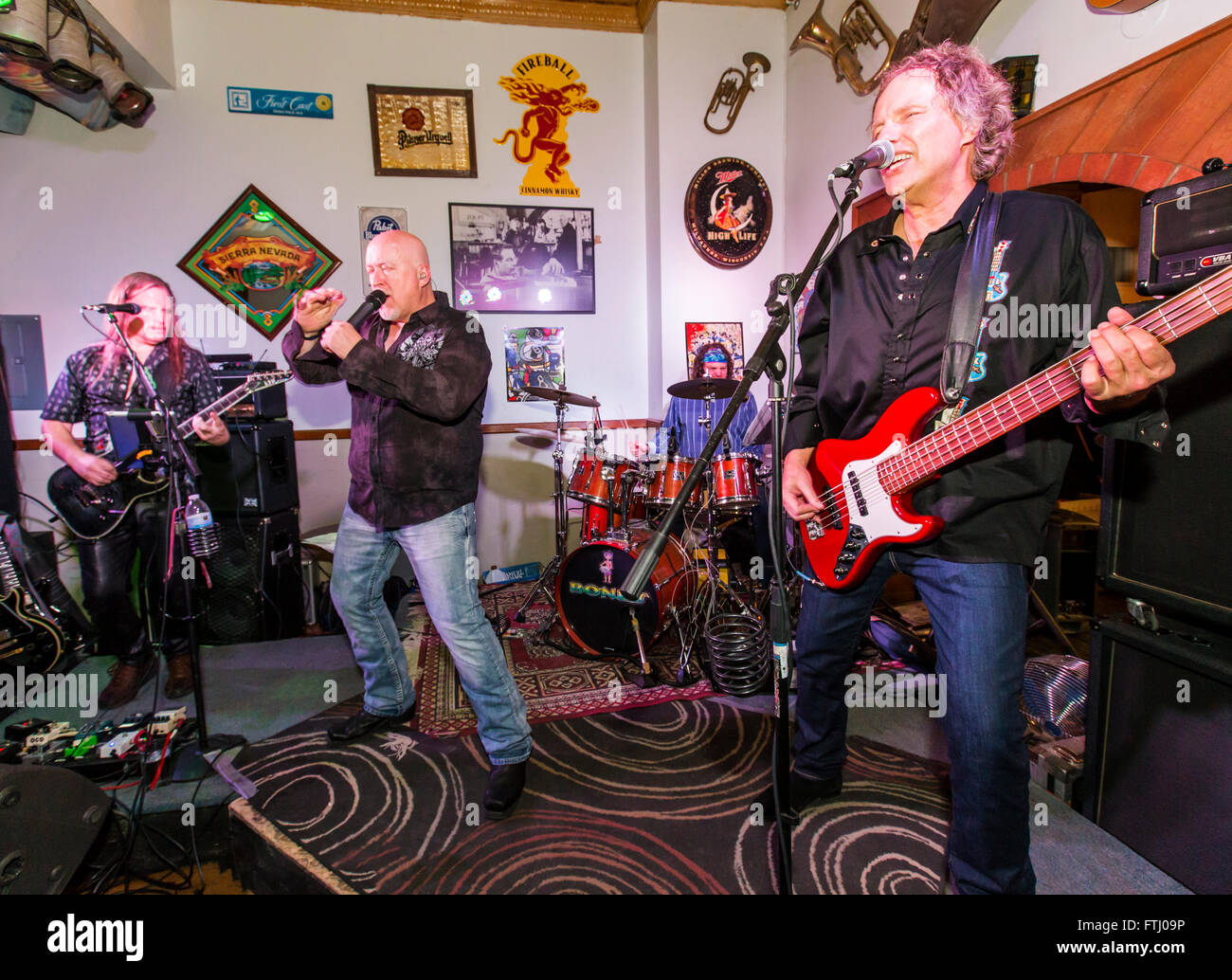 & Rock'n'Roll band Hairitage Musik in der Taverne Victoria; Salida; Colorado; USA Stockfoto