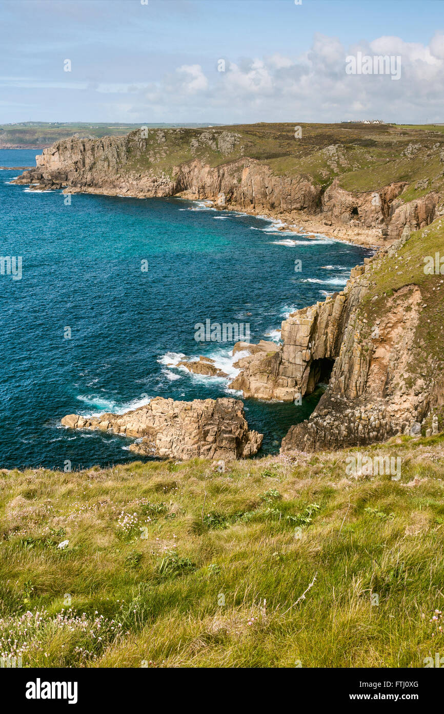 Landschaftlich reizvolle Küstenlandschaft am Lands End, Cornwall, England, Großbritannien Stockfoto