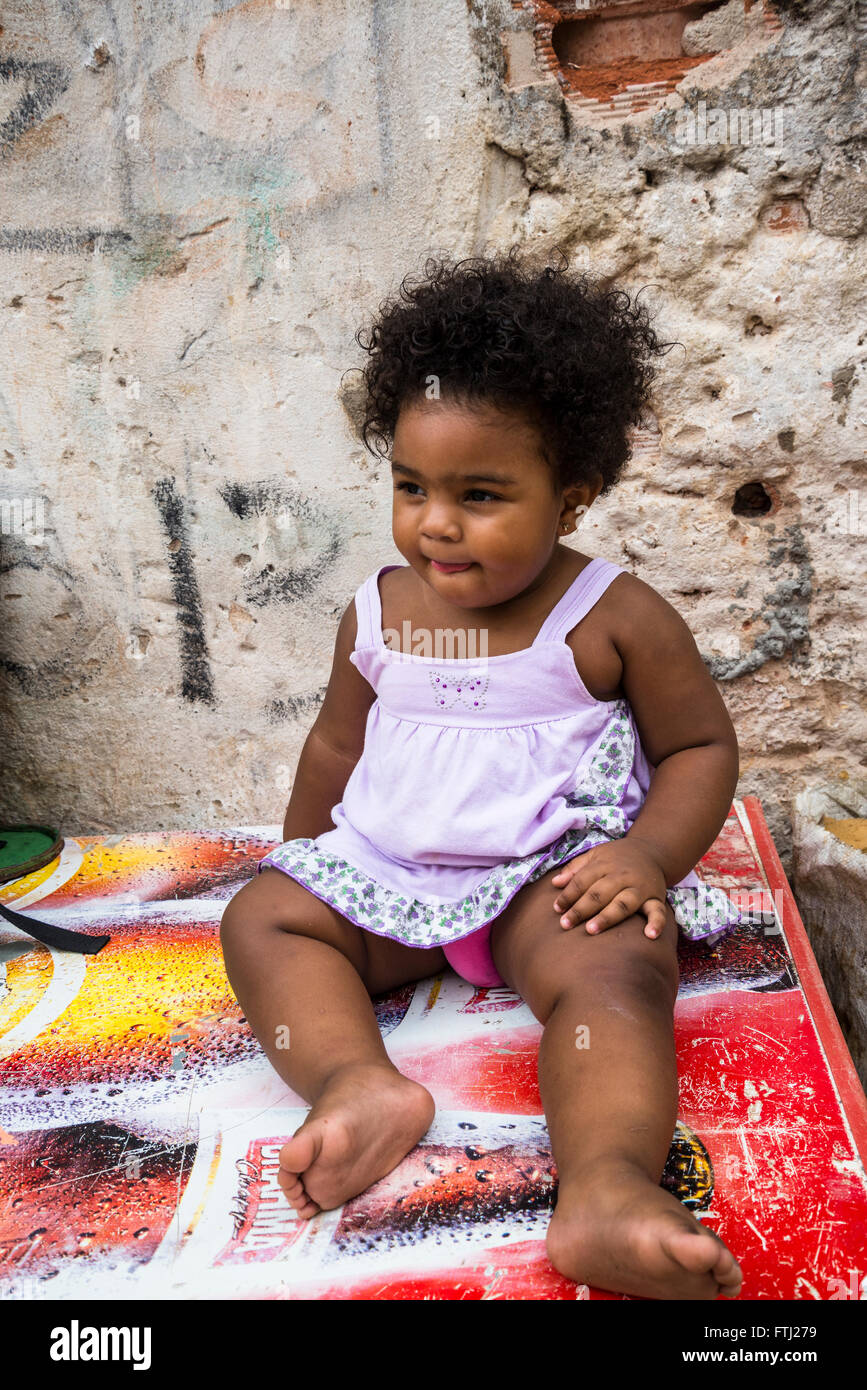 Einjähriges Mädchen, Gentois Gemeinschaft, Bairro da Federahatteo, Salvador, Bahia, Brasilien Stockfoto