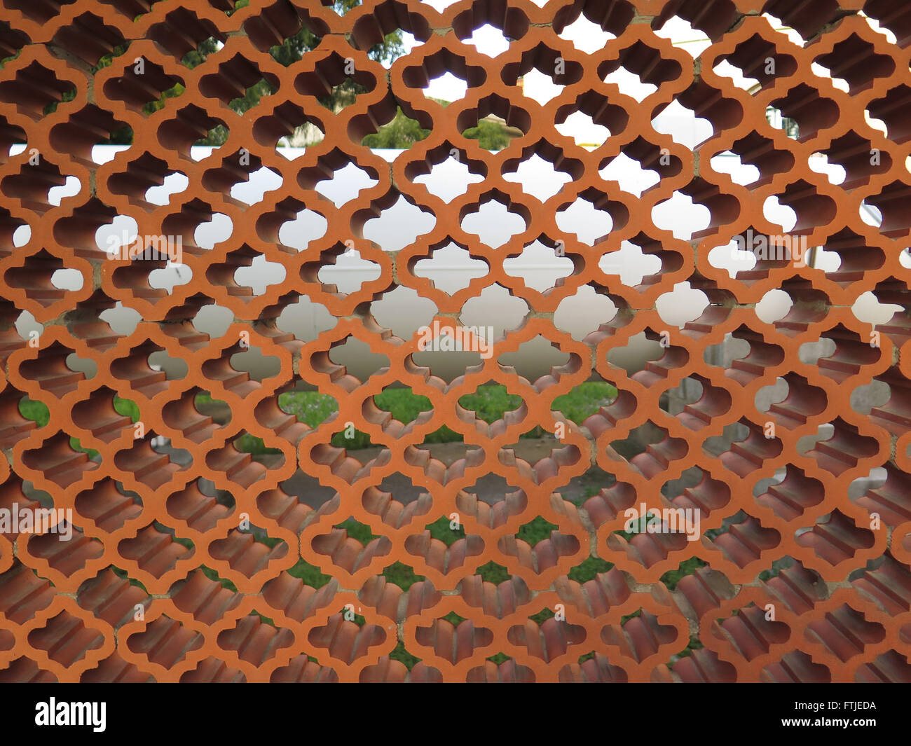 Braun Terrakotta Arabeske Gartenmauer Stockfoto