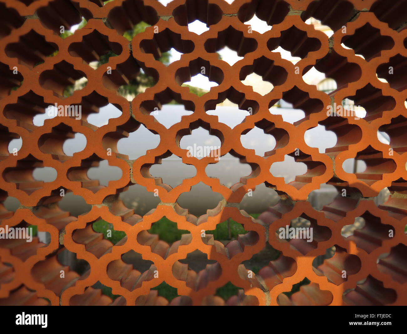 Braun Terrakotta Arabeske Gartenmauer Stockfoto