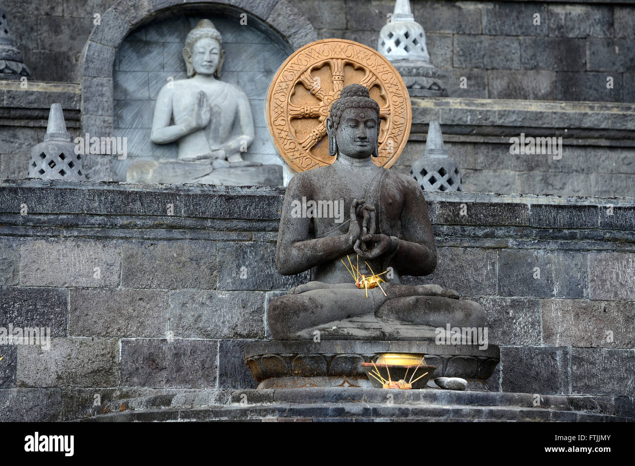 Buddha-Statue Auf Altar, Aussenbereich des Buddhistischen Kloster Brahma Vihara, Banjar, Nordbali, Bali, Indonesien Stockfoto