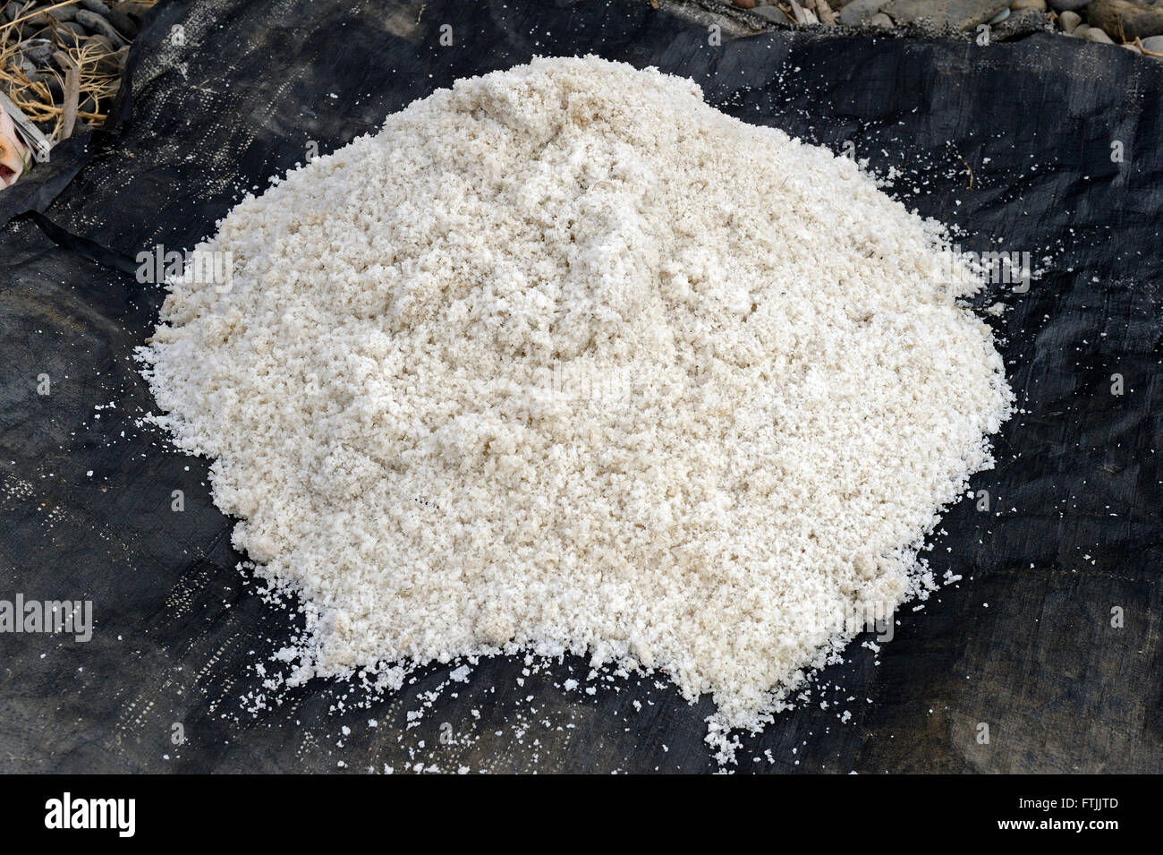 Geerntetes Meersalz, Das Sogenannte Fleur de Sel, Nordbali, Bali, Indonesien Stockfoto