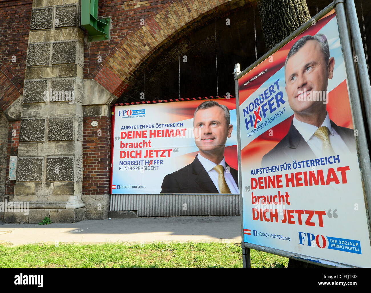 Wien, Österreich. 29. März 2016. Angesichts der unverhältnismäßig vielen Vandalismusakte gegen Wahlkampfplakate des liberalen Bundespräsidenten Ing Norbert Hofer, die FPÖ hat Anklage gegen unbekannte Täter erhoben." Norbert Hofer Kandidat für die Freiheitspartei Osterreichs für den Bundespräsidenten. Kredit: Franz Perc/Alamy Live News Stockfoto