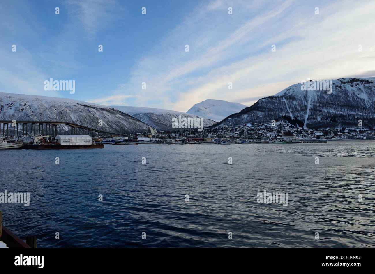 schöne Tromsdalen gesehen von Tromsoe Stadtinsel 20. Februar 2016 Stockfoto