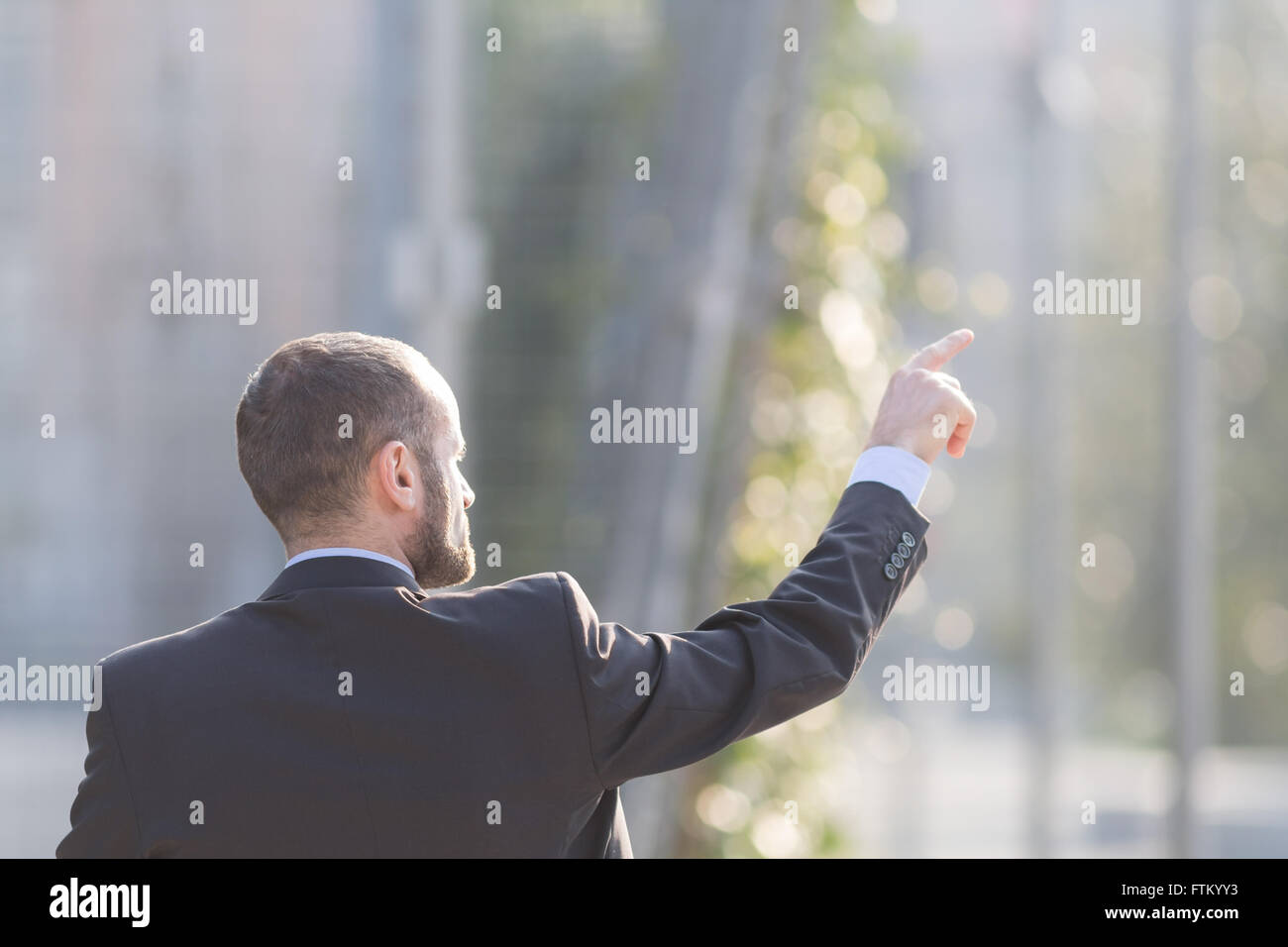 Geschäftsmann im freien Geste, Kopie Raum Foto Stockfoto