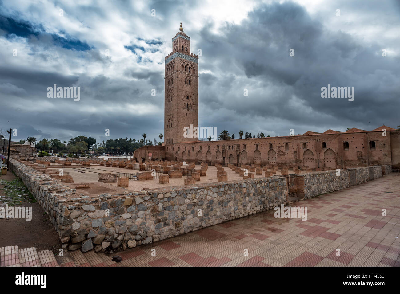 Der Turm von der Koutoubia-Moschee in Marrakesch, Marokko. Stockfoto