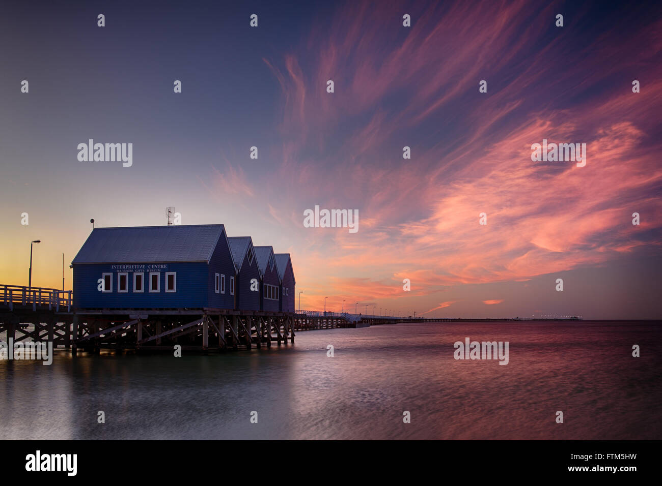 BUSSELTON JETTY SONNENUNTERGANG Stockfoto