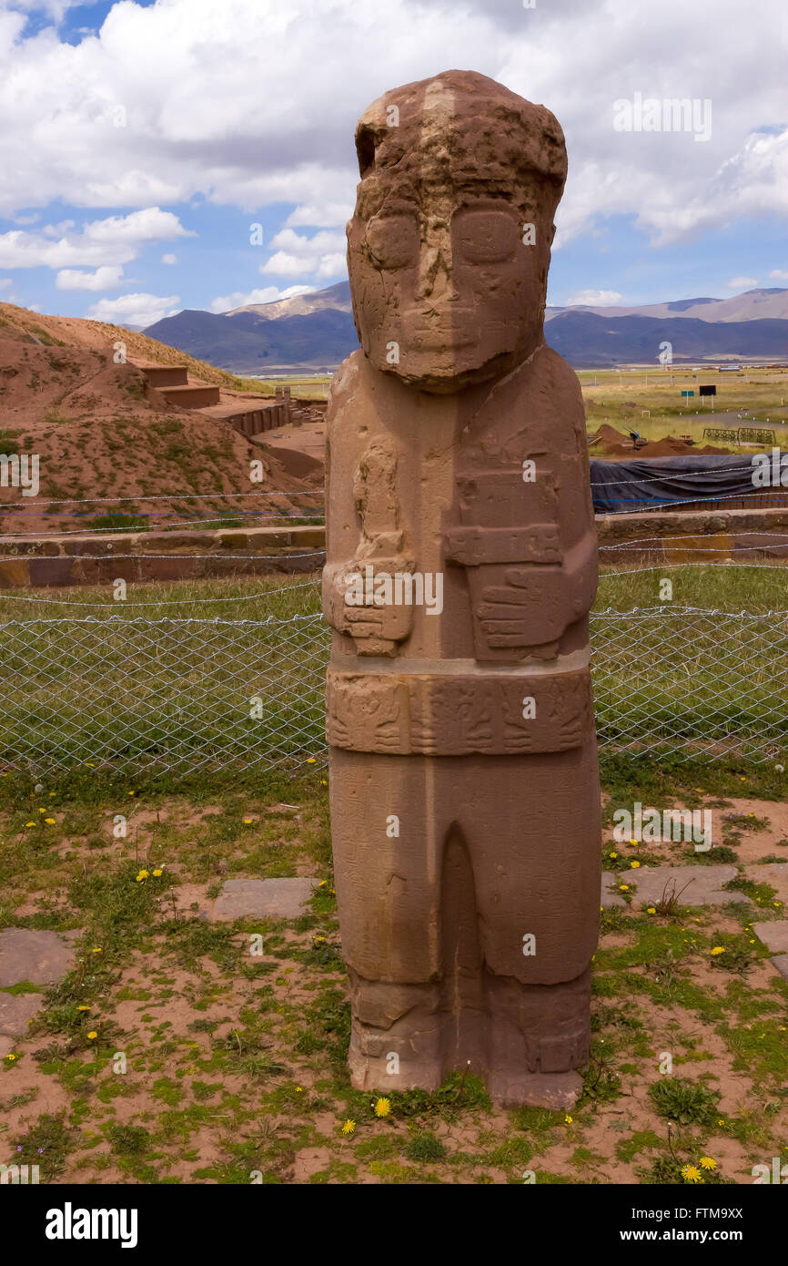 Große anthropomorphe Figur, Tiwanaku, Bolivien. (Spanisch: Tiahuanaco oder Tiahuanacu) ist eine präkolumbianische archäologische Stätte im Westen Boliviens. Stockfoto