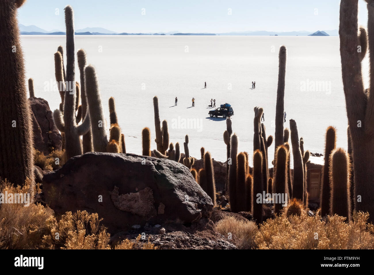 Salar de Uyuni (oder Salar de Tunupa) ist der weltweit größte Salz flach. Stockfoto