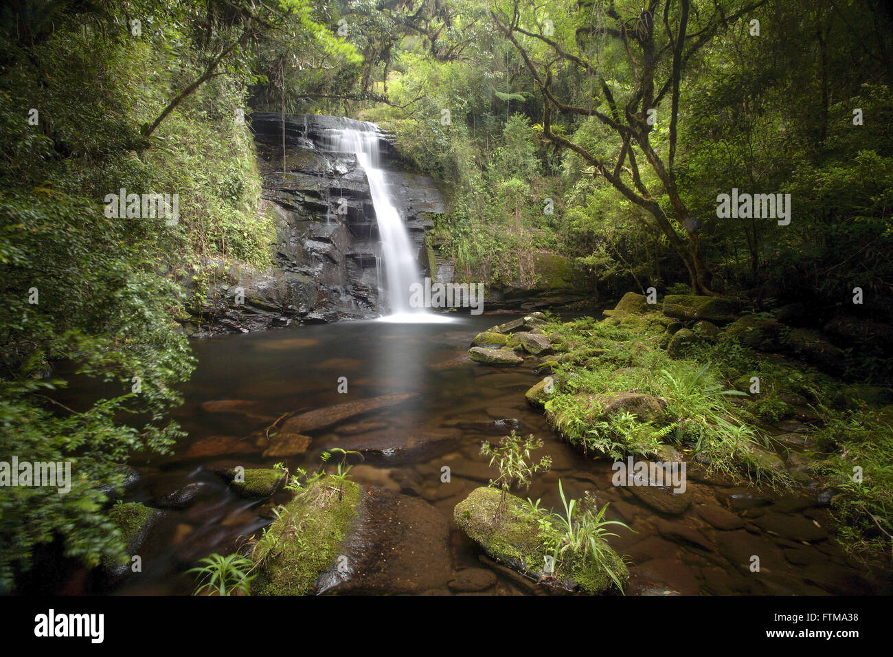 Ipiranguinha Wasserfall in Cunha Kern Serra Mar State Park Stockfoto