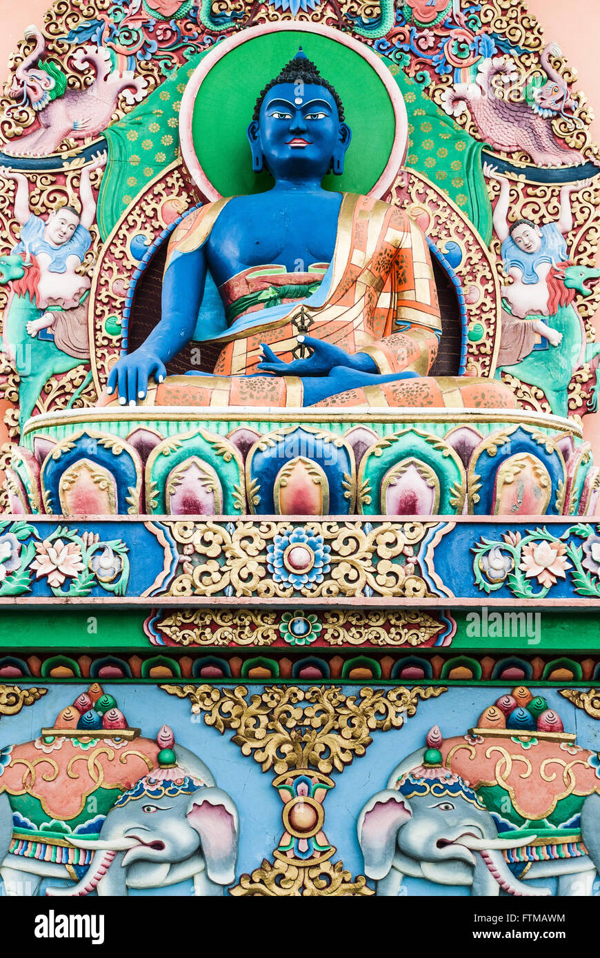 Akshobhya Statue des Buddha - Buddha-Bewusstsein - Khadro Ling buddhistisches Zentrum Stockfoto